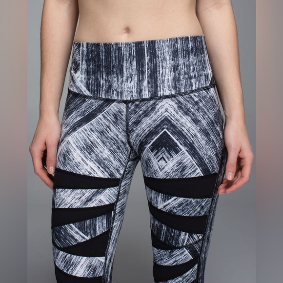 Lululemon High Times Pants EUC Size 8 Heat Wave White Black/ Black - Picture 4 of 9